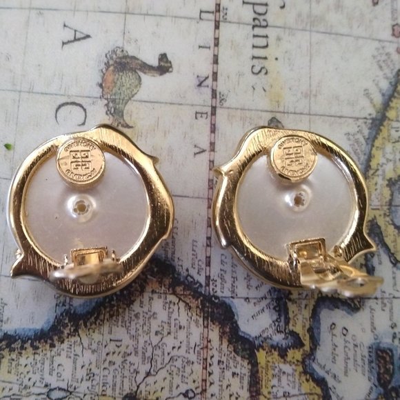 ❤️GIVENCHY Paris Pearl / Gold Clip Earrings Signed - Picture 4 of 5